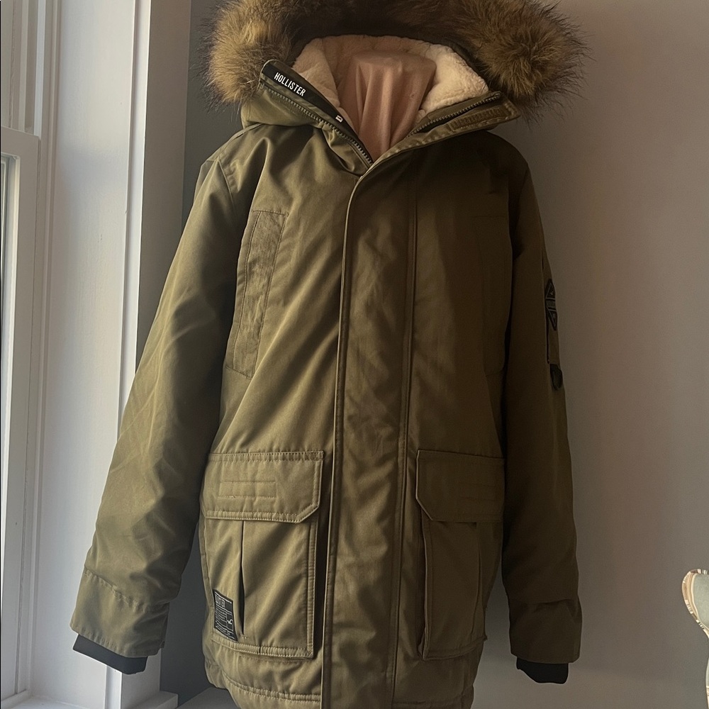 Hollister Women’s Olive Puffer Jacket with Fur Trim